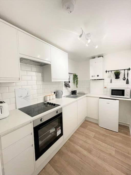 Central, Bright & Spacious Apartment - Parking Included Bournemouth Exterior foto