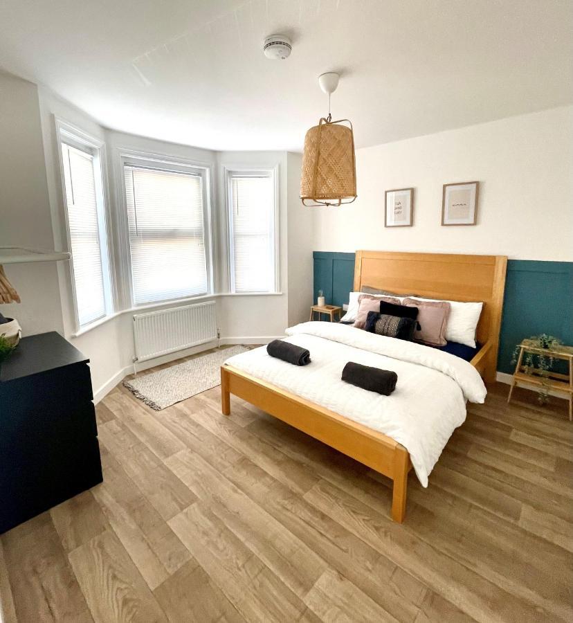 Central, Bright & Spacious Apartment - Parking Included Bournemouth Exterior foto